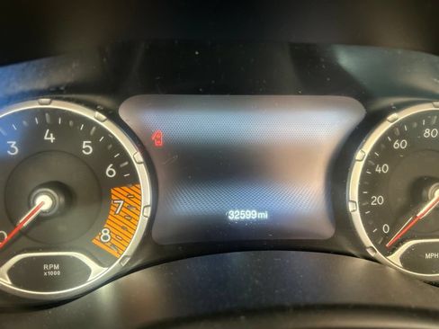 Used 2022 Jeep Renegade Altitude AWD/4WD image 4