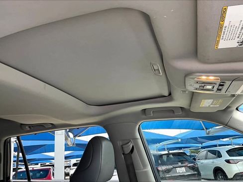 Used 2021 Toyota Highlander XLE FWD image 14