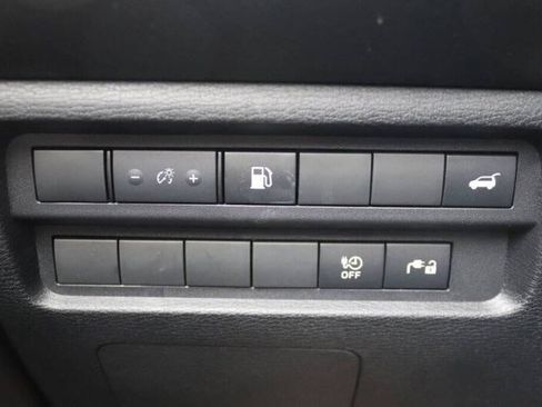 Used 2025 Mitsubishi Outlander SE image 29