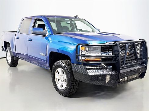 Used 2018 Chevrolet Silverado 1500 LT w/ Texas Edition image 3