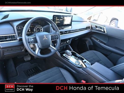 Used 2025 Mitsubishi Outlander SE image 8