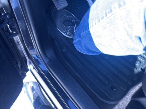 Used 2017 RAM 2500 Laramie w/ Convenience Group image 2