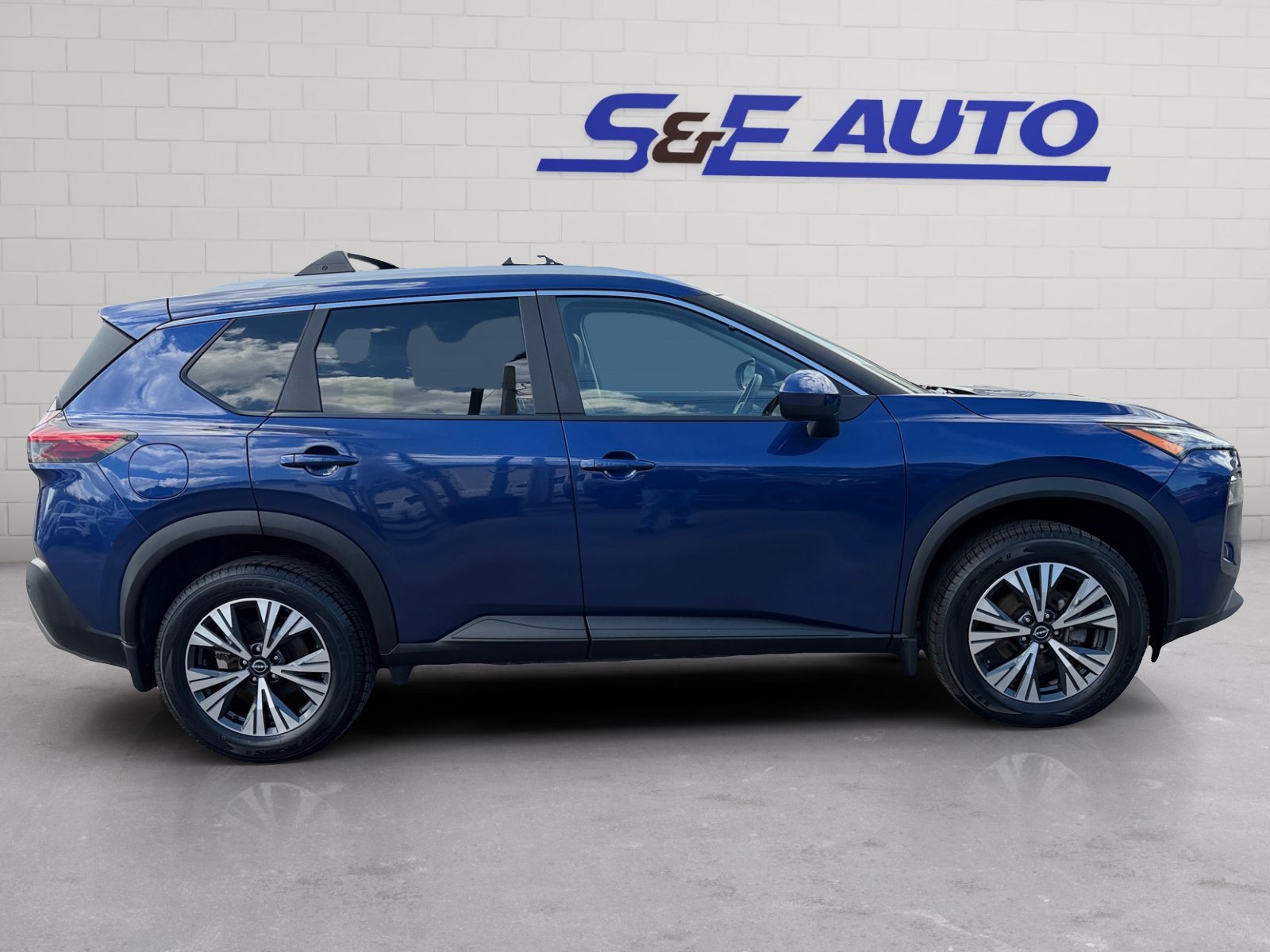 Used 2023 Nissan Rogue SV w/ SV Premium B Package AWD/4WD image 5