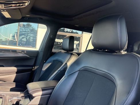 Used 2025 Jeep Grand Cherokee L Altitude image 3