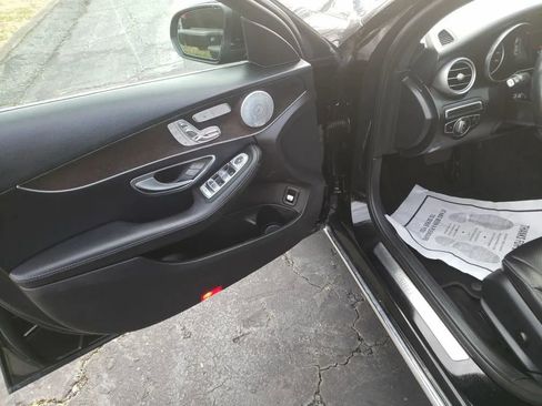 Used 2019 Mercedes-Benz C 300 4MATIC Sedan image 9