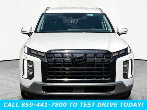 Used 2022 Hyundai Palisade SE FWD image 2