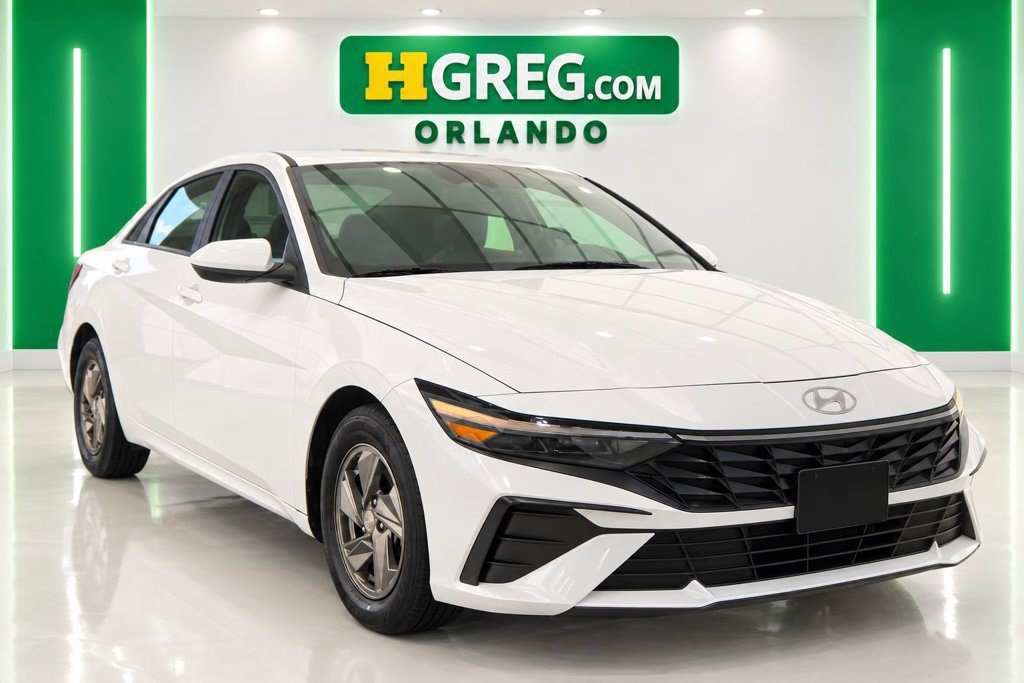 Used 2024 Hyundai Elantra SE FWD image 4