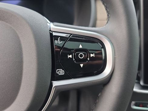 New 2026 Volvo XC90 B6 Plus w/ Protection Package Premier image 28