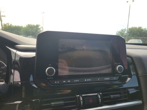 Used 2025 Nissan Pathfinder SV FWD image 20