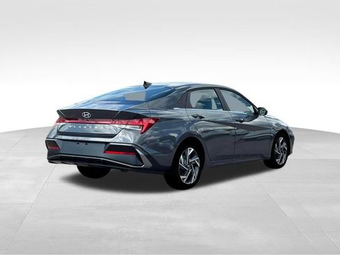 New 2025 Hyundai Elantra SEL image 7