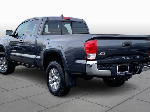 Used 2016 Toyota Tacoma SR5 w/ SR5 Appearance Package (SN) image 12