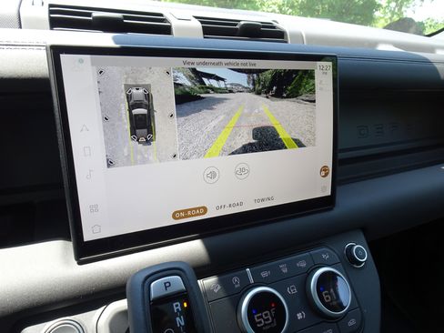 New 2025 Land Rover Defender 110 S image 4