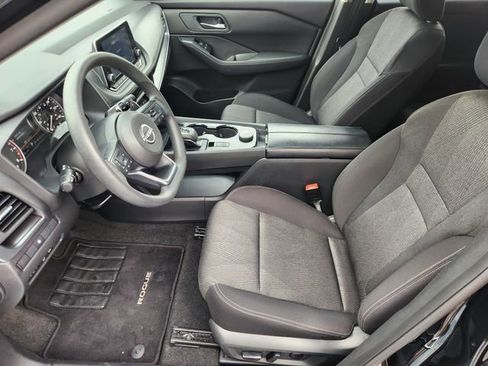 Used 2024 Nissan Rogue SV image 10
