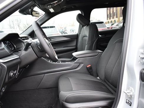 New 2026 Jeep Grand Cherokee L 4WD image 11