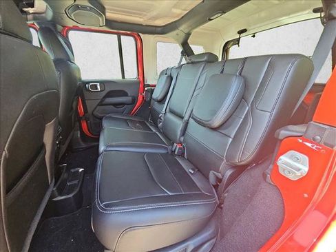 Used 2022 Jeep Wrangler Unlimited Sahara AWD/4WD image 16