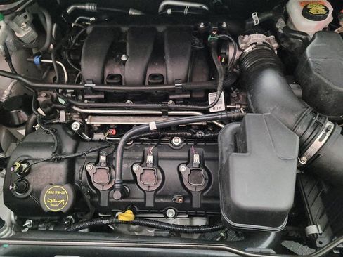 Used 2018 Ford Explorer XLT image 30