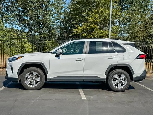 Used 2025 Toyota RAV4 XLE AWD/4WD image 6