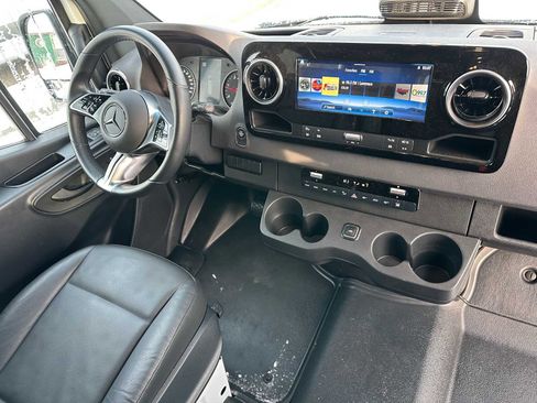 Used 2025 Mercedes-Benz Sprinter 2500 image 11