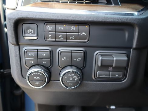 Used 2026 Chevrolet Suburban High Country image 23