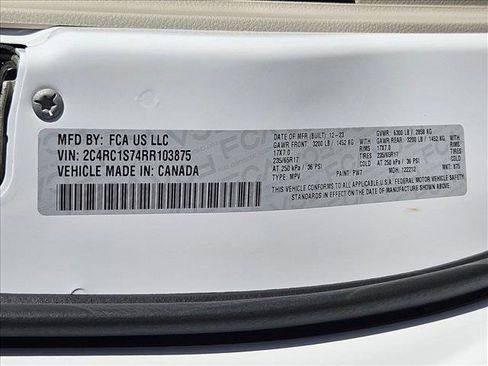 Used 2024 Chrysler Pacifica Limited FWD image 25