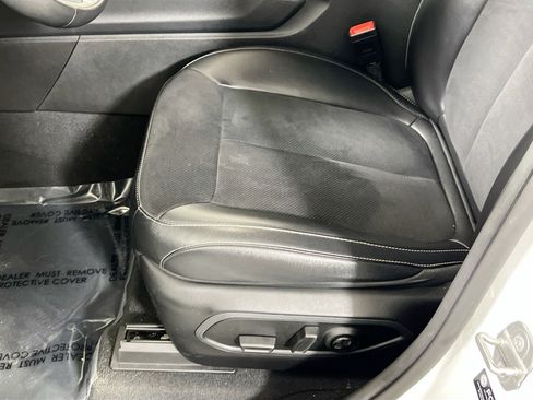 Used 2023 Jeep Grand Cherokee L Laredo image 18