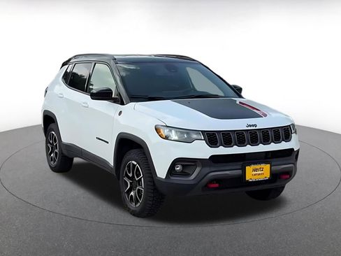 Used 2025 Jeep Compass Trailhawk AWD/4WD image 3