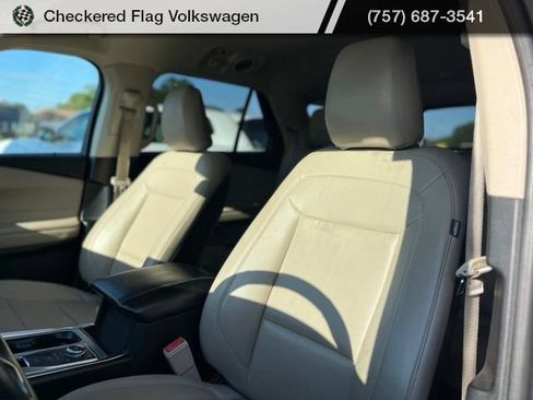 Used 2020 Ford Explorer XLT w/ Equipment Group 202A AWD/4WD image 22