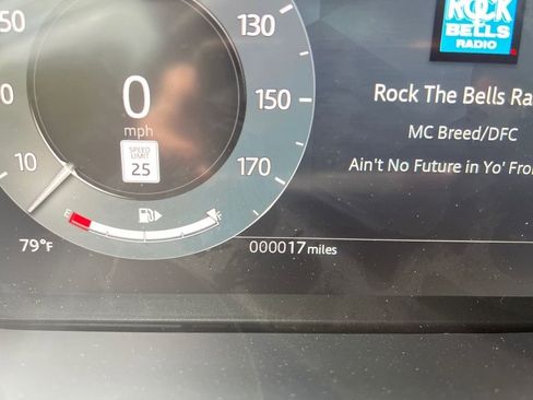 New 2025 Land Rover Range Rover Evoque Dynamic SE image 15