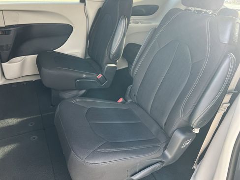 Used 2023 Chrysler Voyager LX image 23