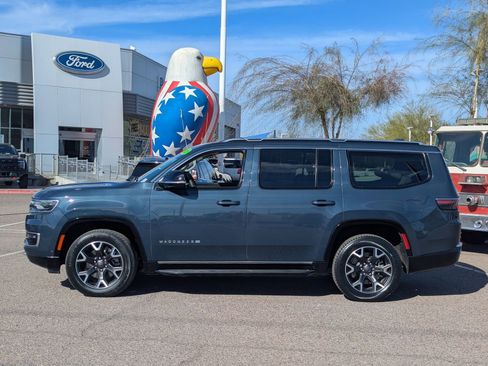 Used 2023 Jeep Wagoneer Series III w/ Preferred Equipment Group image 3