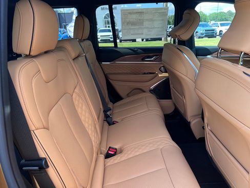 New 2026 Jeep Grand Cherokee Summit w/ Obsidian Package AWD/4WD image 13
