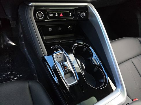 New 2025 Audi Q5 Premium image 28