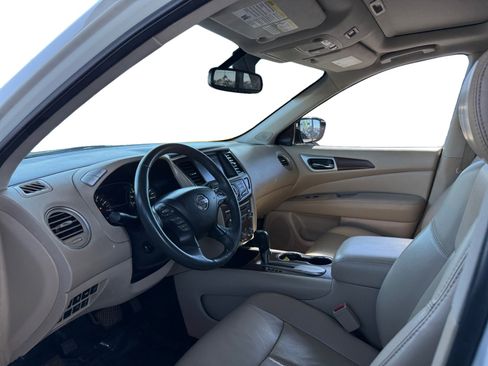 Used 2017 Nissan Pathfinder Platinum w/ Cargo Package image 9