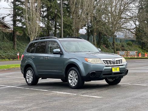 Used 2012 Subaru Forester 2.5X Premium w/ All-Weather Pkg image 7