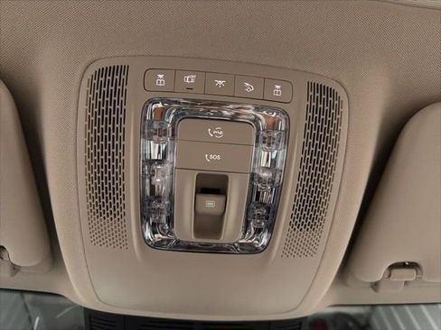 Used 2025 Mercedes-Benz GLE 450e 4MATIC image 32