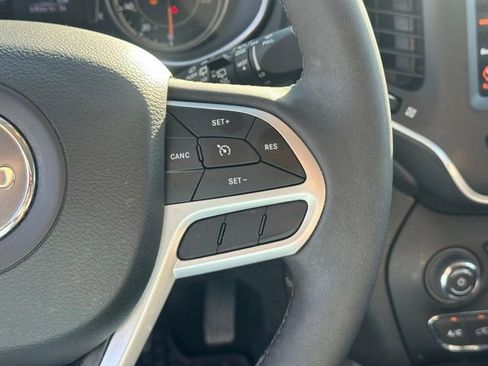Used 2022 Jeep Cherokee Latitude AWD/4WD image 26