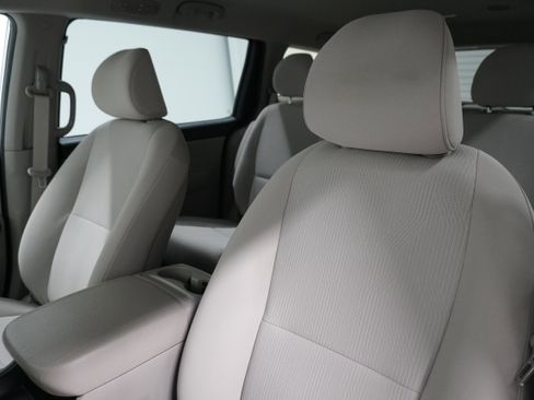 Used 2021 Kia Sedona LX image 10