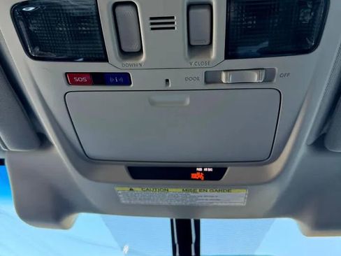 Used 2017 Subaru Outback 3.6R Limited image 23