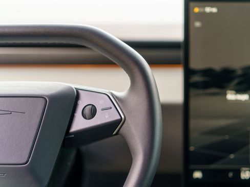 Used 2025 Tesla Cybertruck AWD Crew Cab image 22