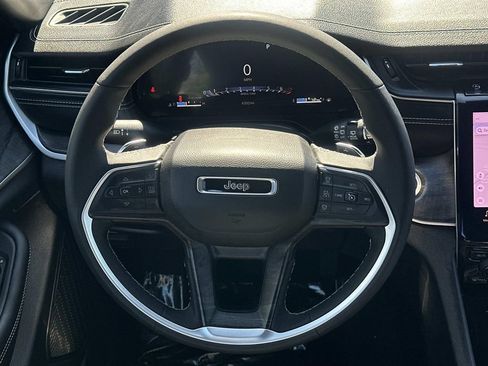 Used 2025 Jeep Grand Cherokee L Limited w/ Black Appearance Package AWD/4WD image 20