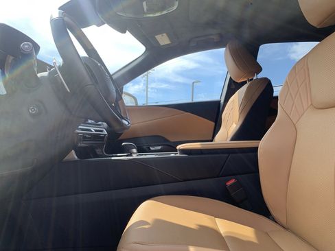 Used 2025 Lexus RX 350 Premium w/ Accessory Package (Z1) image 16