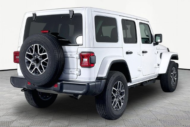 Used 2026 Jeep Wrangler Unlimited Sahara AWD/4WD image 6