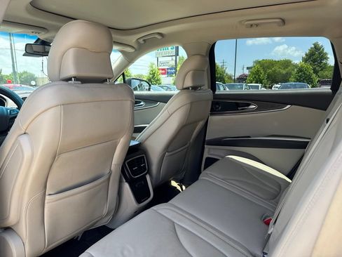 Used 2016 Lincoln MKX Reserve w/ Technology Package FWD image 15