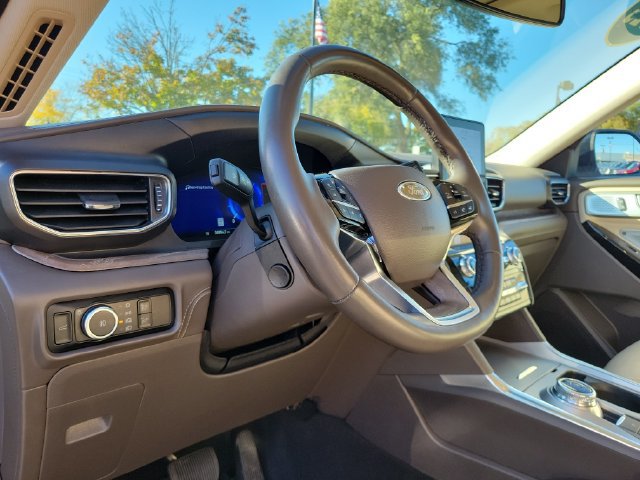 Certified 2023 Ford Explorer Platinum w/ Technology Package AWD/4WD image 10