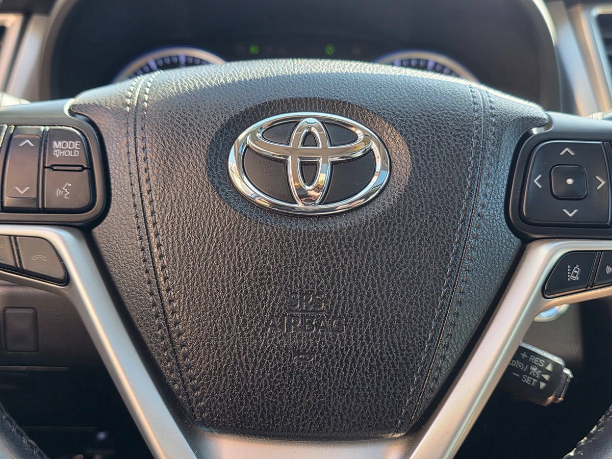 Used 2018 Toyota Highlander XLE FWD image 36
