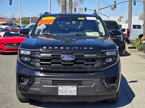 Certified 2025 Ford Expedition Active image 2