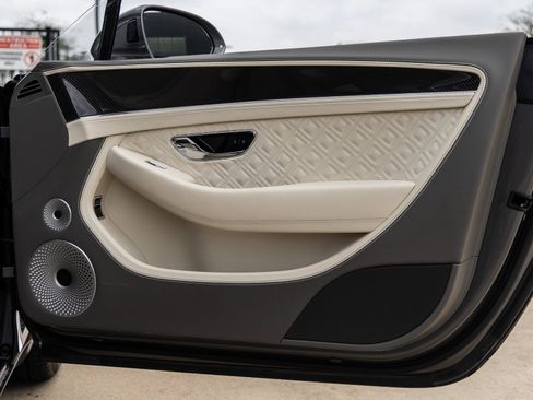 Used 2022 Bentley Continental GT image 40