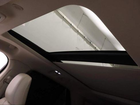 Certified 2021 Ford Explorer Platinum w/ Equipment Group 601A image 31