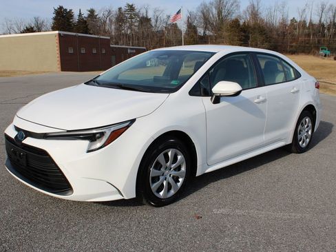 Used 2024 Toyota Corolla LE image 5