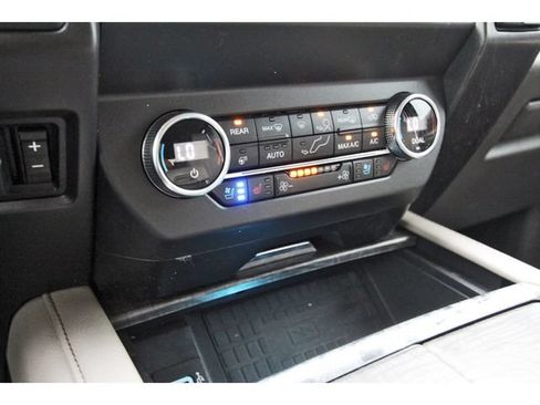 Used 2019 Ford Expedition Limited w/ Equipment Group 301A RWD image 23